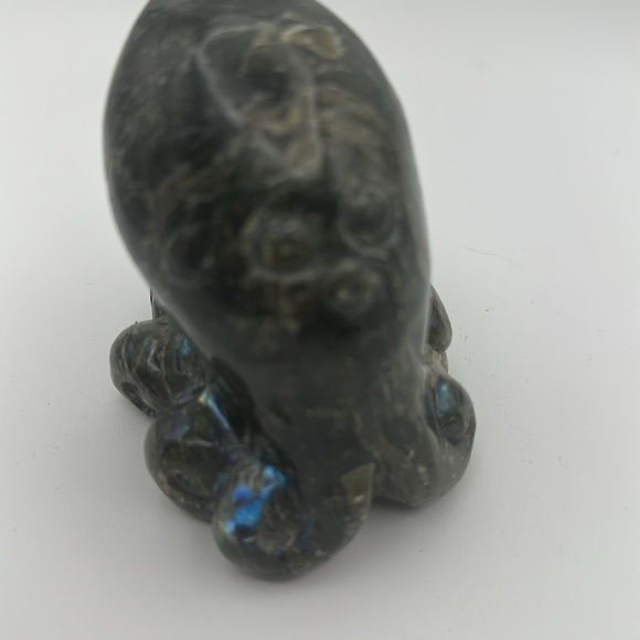 Natural blue flash labradorite octopus carving - Picture 8 of 8